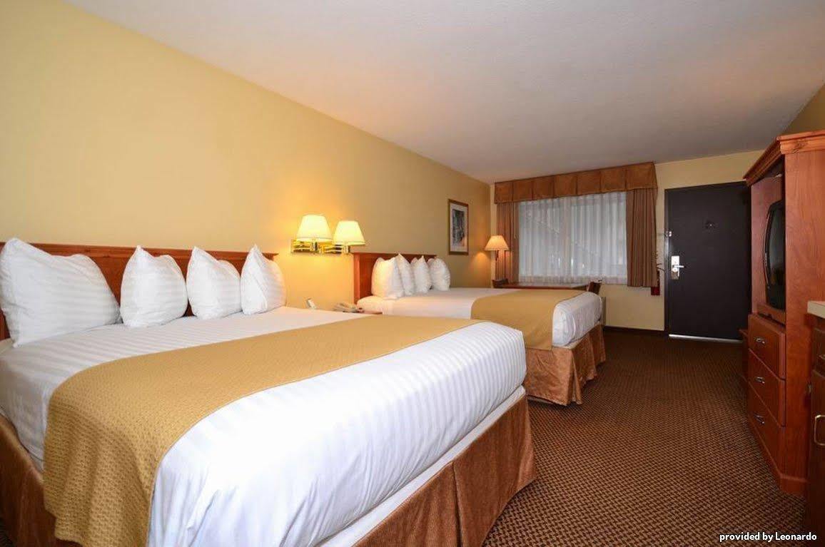 Oakridge Inn & Suites Luaran gambar